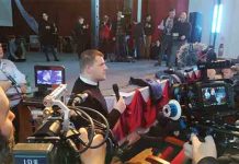 Reportaj VIDEO: Furia anti-imigranţi de la Ditrău se pliază peste cel mai clasic tip de exploatare