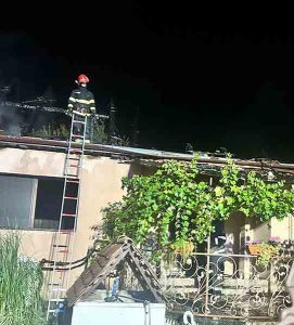 [VIDEO]Incendiu la Moroda: a ars o casă
